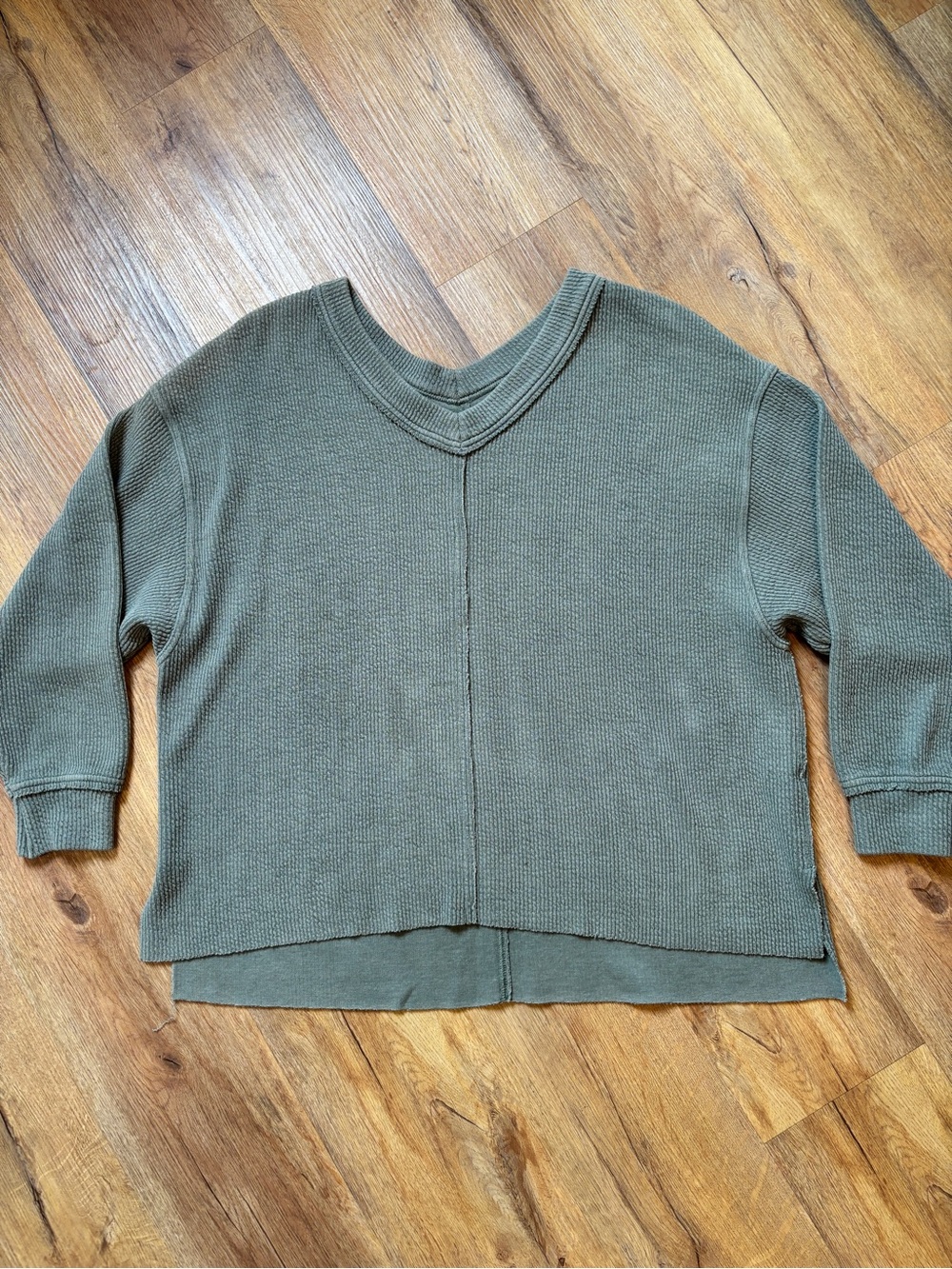 Aerie Sage Green Wonder Textured V-Neck Pullover Waffle Sweatshirt Cozy Sz L